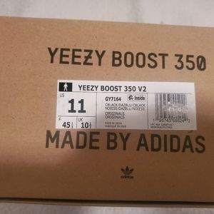 NWT Yeezy Boost 350 v2